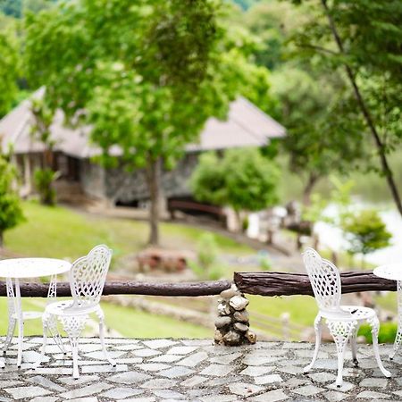 Nan Waterside Hong Bon Nern Bed & Breakfast Bagian luar foto