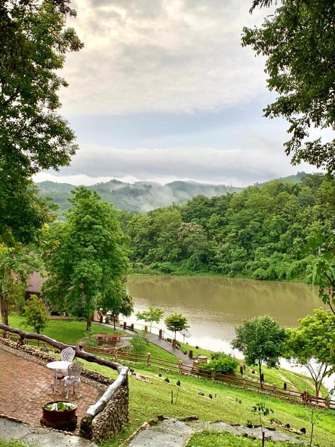 Nan Waterside Hong Bon Nern Bed & Breakfast Bagian luar foto