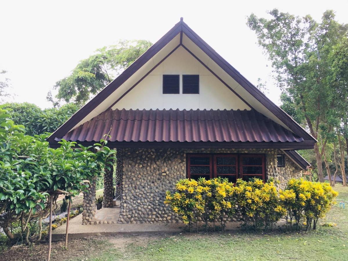 Nan Waterside Hong Bon Nern Bed & Breakfast Bagian luar foto