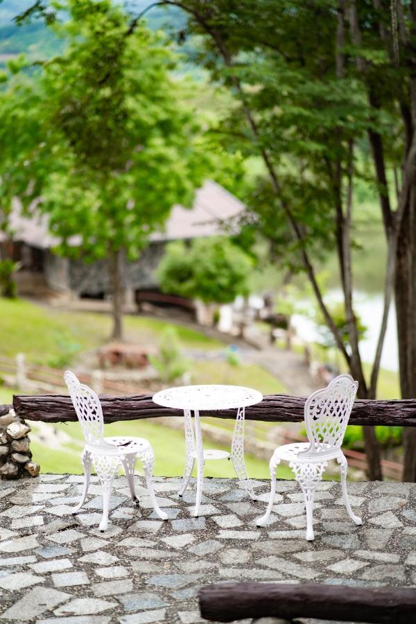 Nan Waterside Hong Bon Nern Bed & Breakfast Bagian luar foto